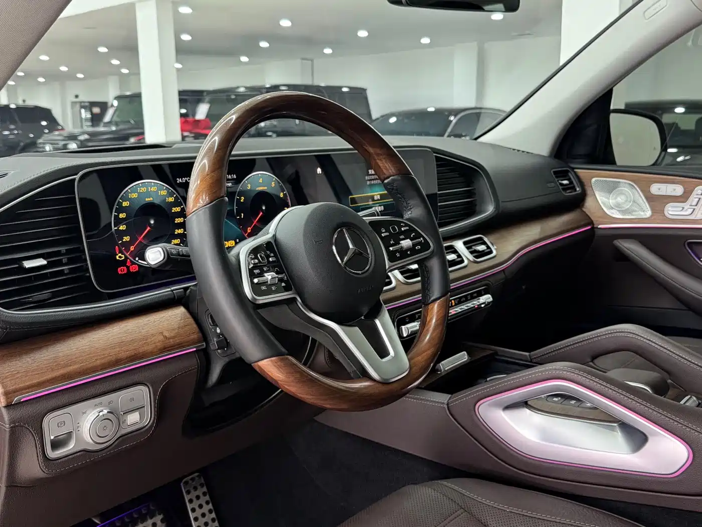 Mercedes-Benz GLS 2023 Facelift GLS 450 4MATIC Luxury фото 9