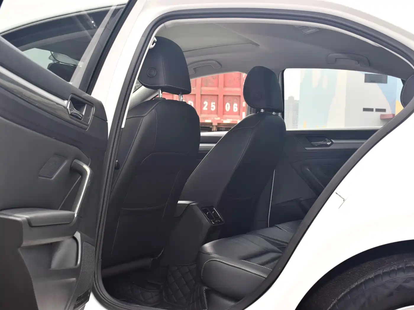 Volkswagen Lamando 2017 280TSI DSG Comfort Edition фото 7