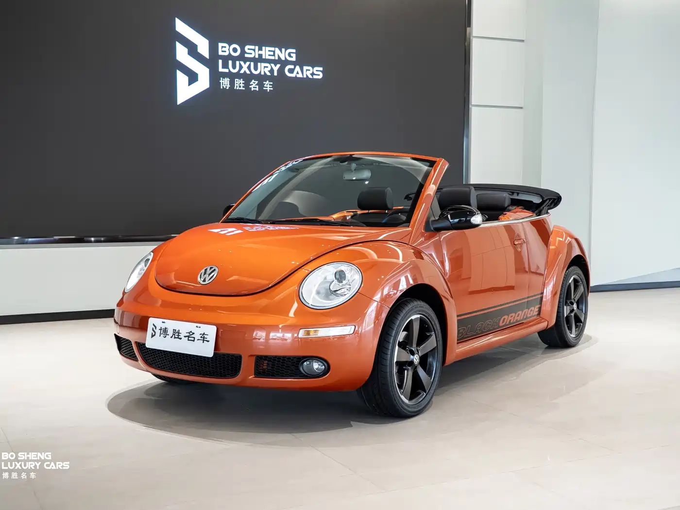 Volkswagen Beetle 2010 Model 2.0 BlackOrange Convertible Luxury Edition