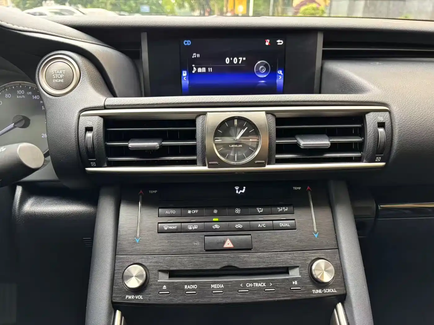 Lexus IS 2017 300 Leading Edition фото 12