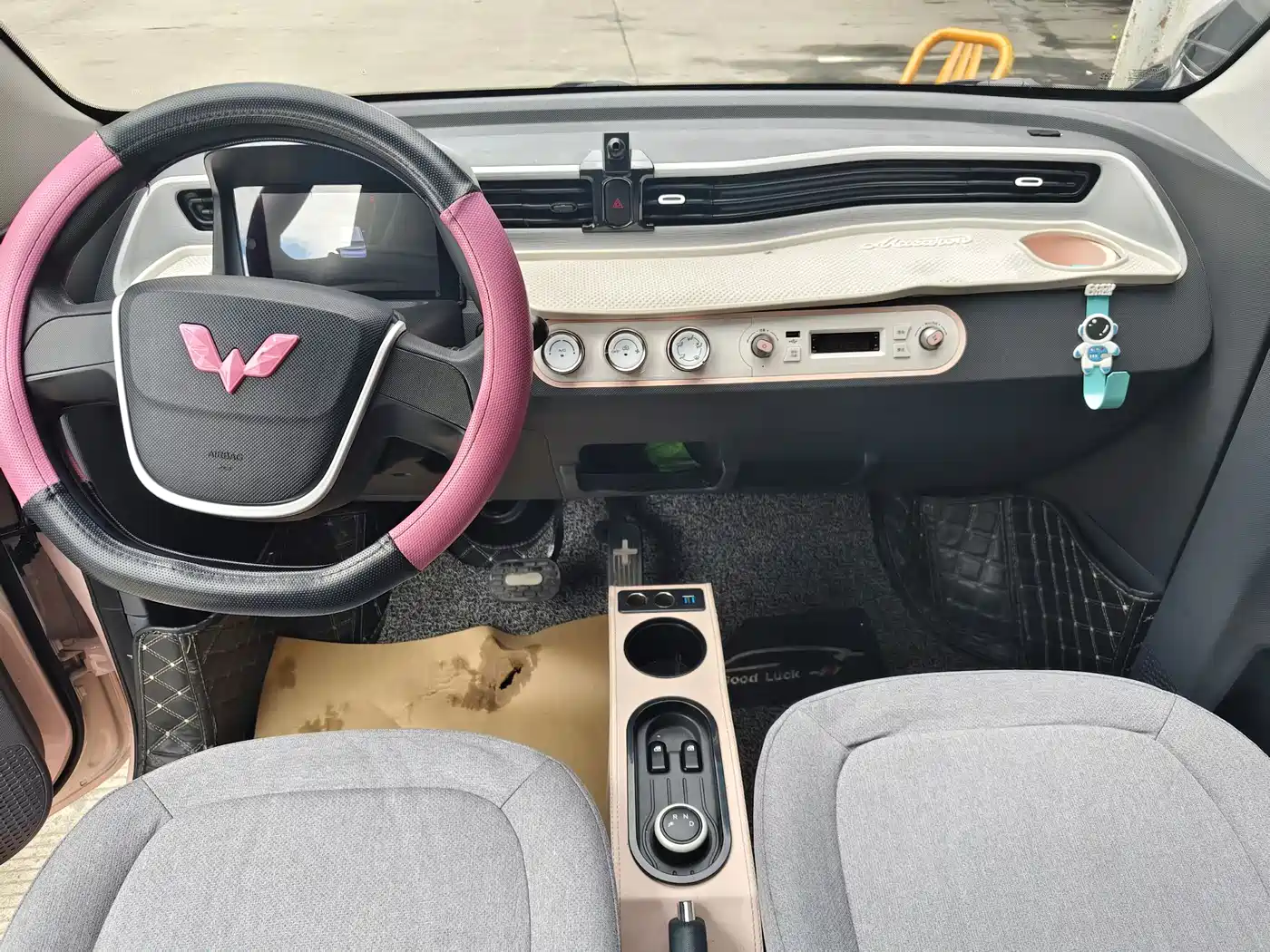 WULING AUTOMOBILE HONGGUANG MINIEV