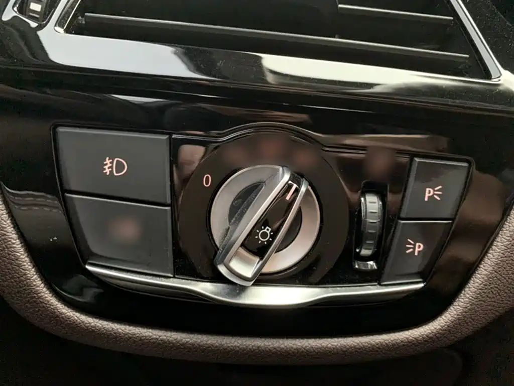 BMW 5 Series New Energy 2019 530Le Luxury Package фото 13
