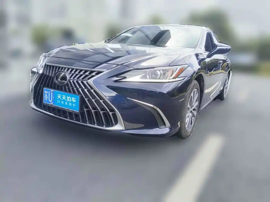 Фото 1 - Lexus ES