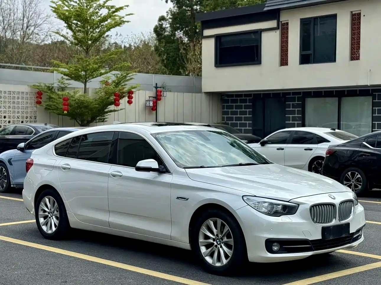 BMW 5 Series GT 2015 528i Luxury фото 3