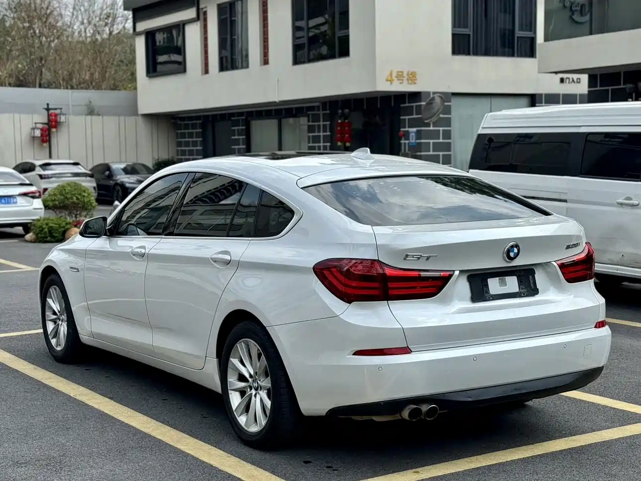 BMW 5 Series GT 2015 528i Luxury фото 11