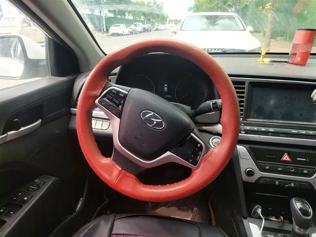Hyundai Elantra 2018 1.6L Automatic 15th Anniversary Special Edition фото 3