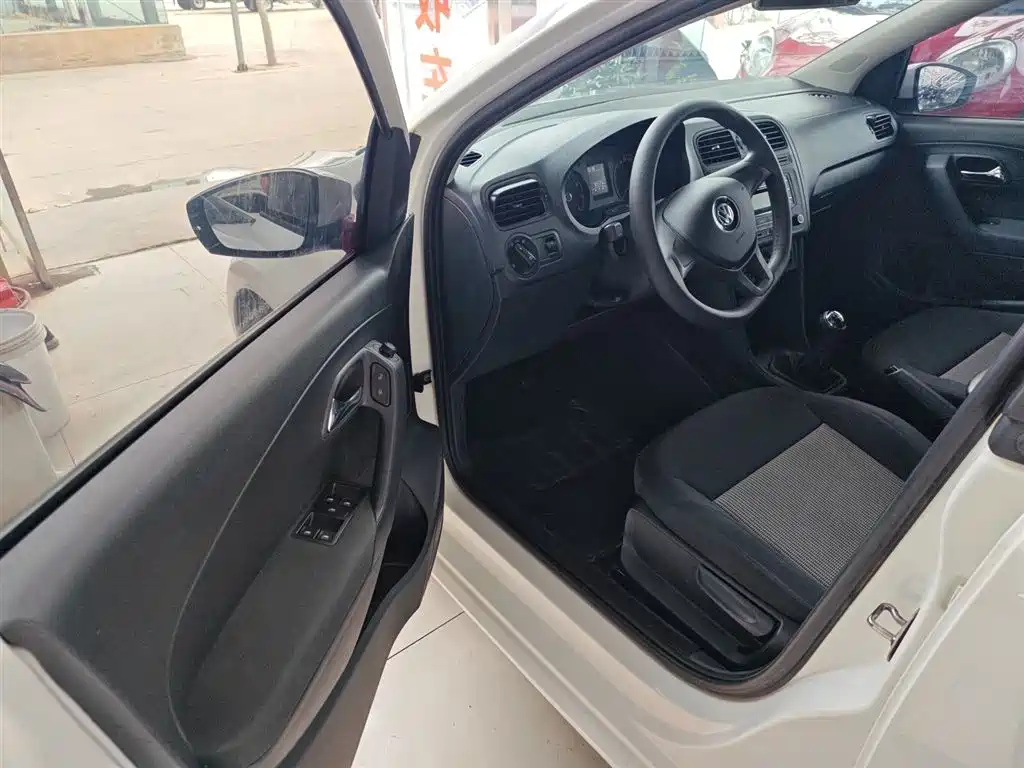 Volkswagen Polo 2016 1.4L Manual Trend фото 8