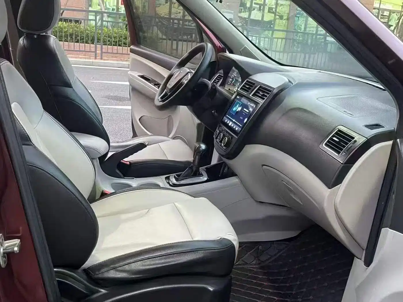 Dongfeng Fengxing Joyear XV 2016 2016 1.6L CVT Comfort