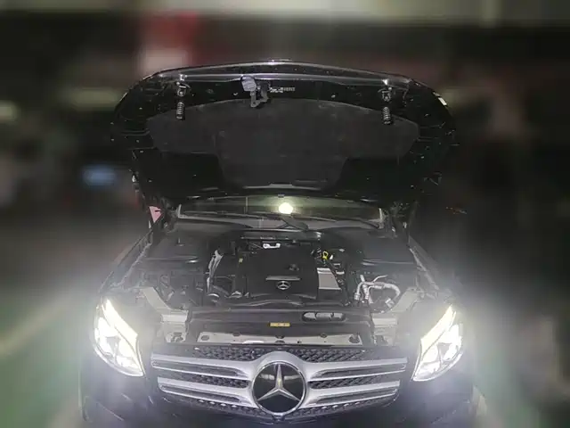 Mercedes-Benz GLC 2016 GLC 300 4MATIC Luxury — фото 3