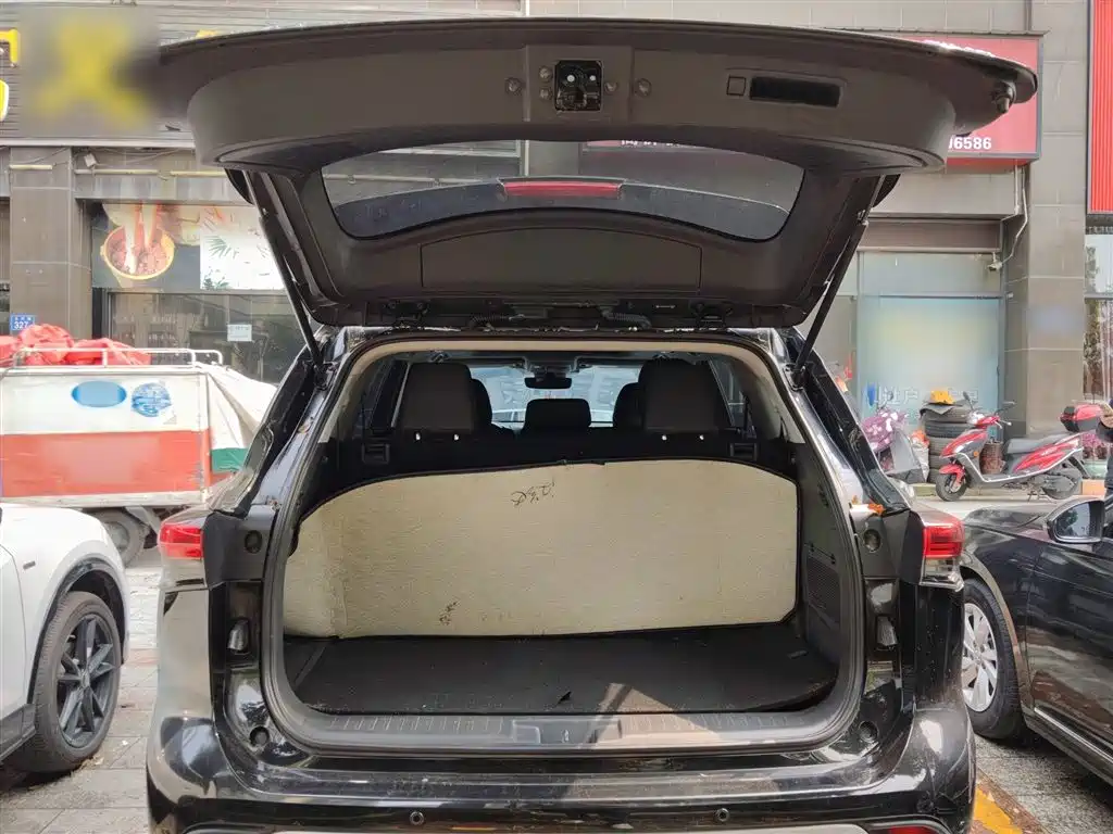 TOYOTA HIGHLANDER