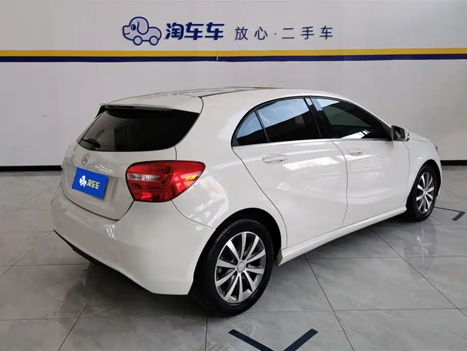 Mercedes-Benz A-Class (Import) 2015 A 180 Standard фото 3