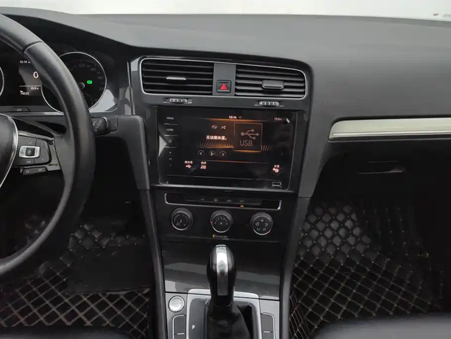Volkswagen Golf 2020 Beloved Edition 280TSI DSG Comfort фото 13