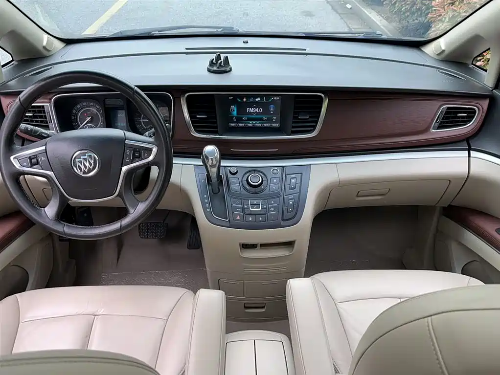 Buick GL8 2018 28T Luxury Model China VI фото 3