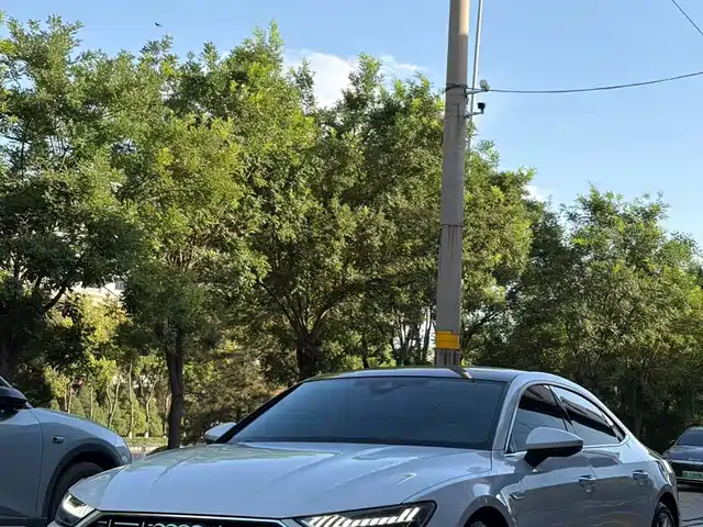 Audi A7L 45TFSI quattro S-line, Дальний взгляд, Пакет Кристалл