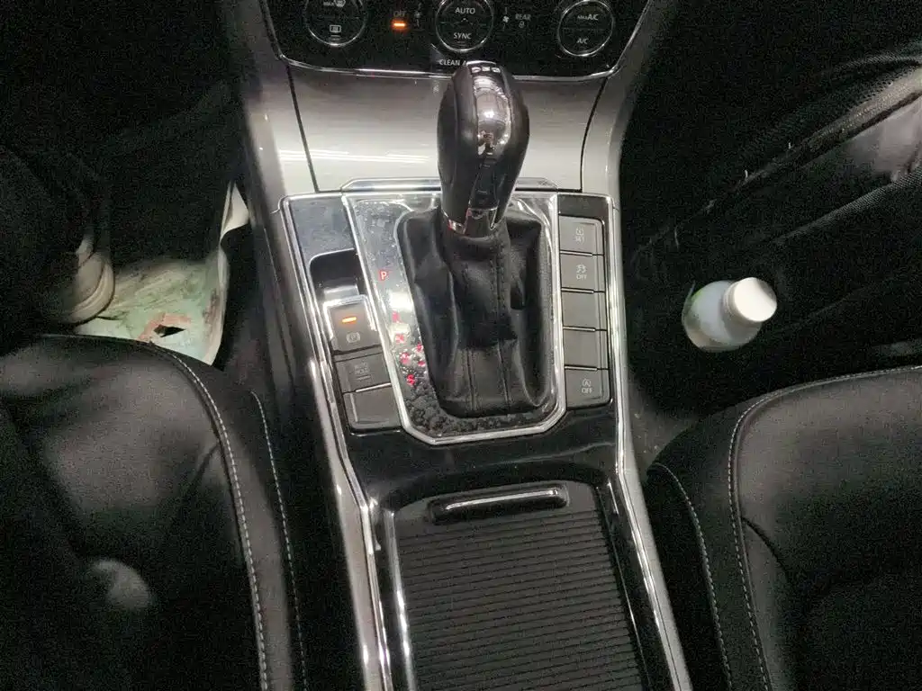 Volkswagen Passat 2016 330TSI DSG Honor Edition фото 10