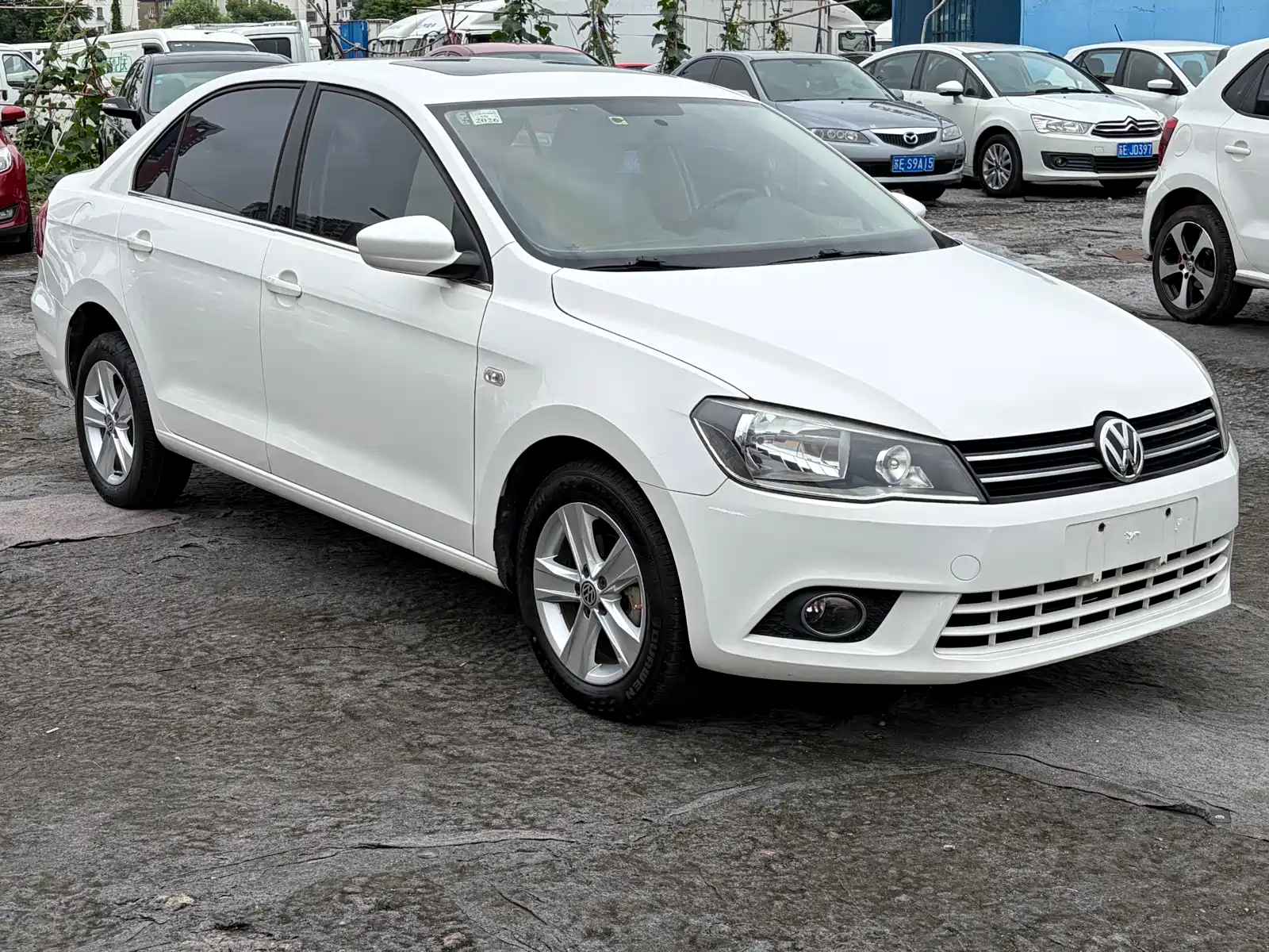 Photo 3 - Volkswagen Jetta