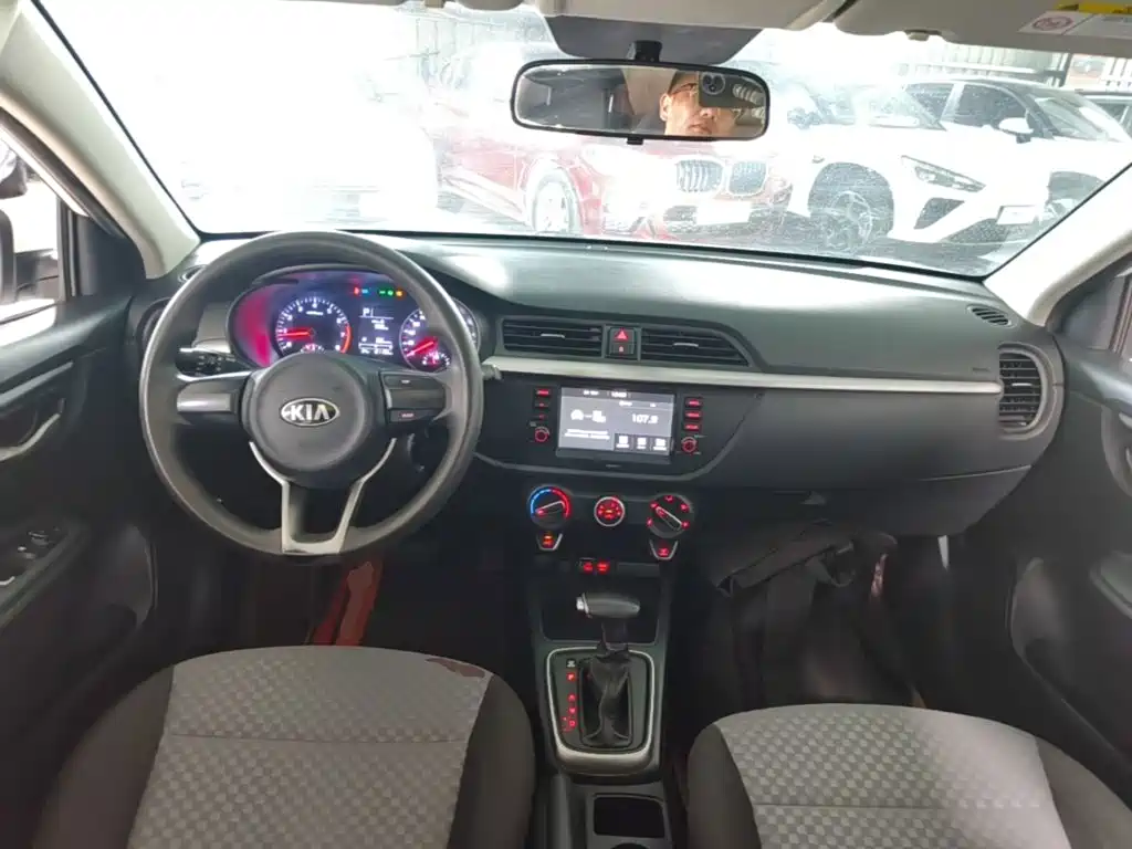 Kia K2 2017 2017 Sedan 1.4L AT GLS