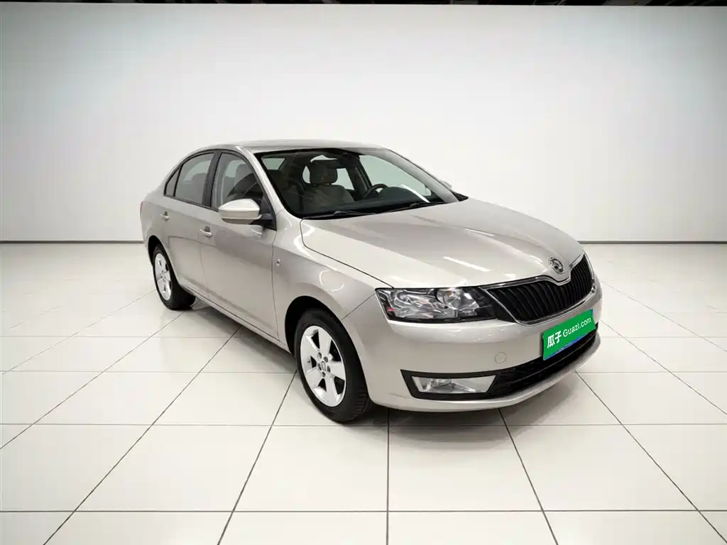 Škoda Rapid 2013 1.6L Automatic Smart Selection фото 4