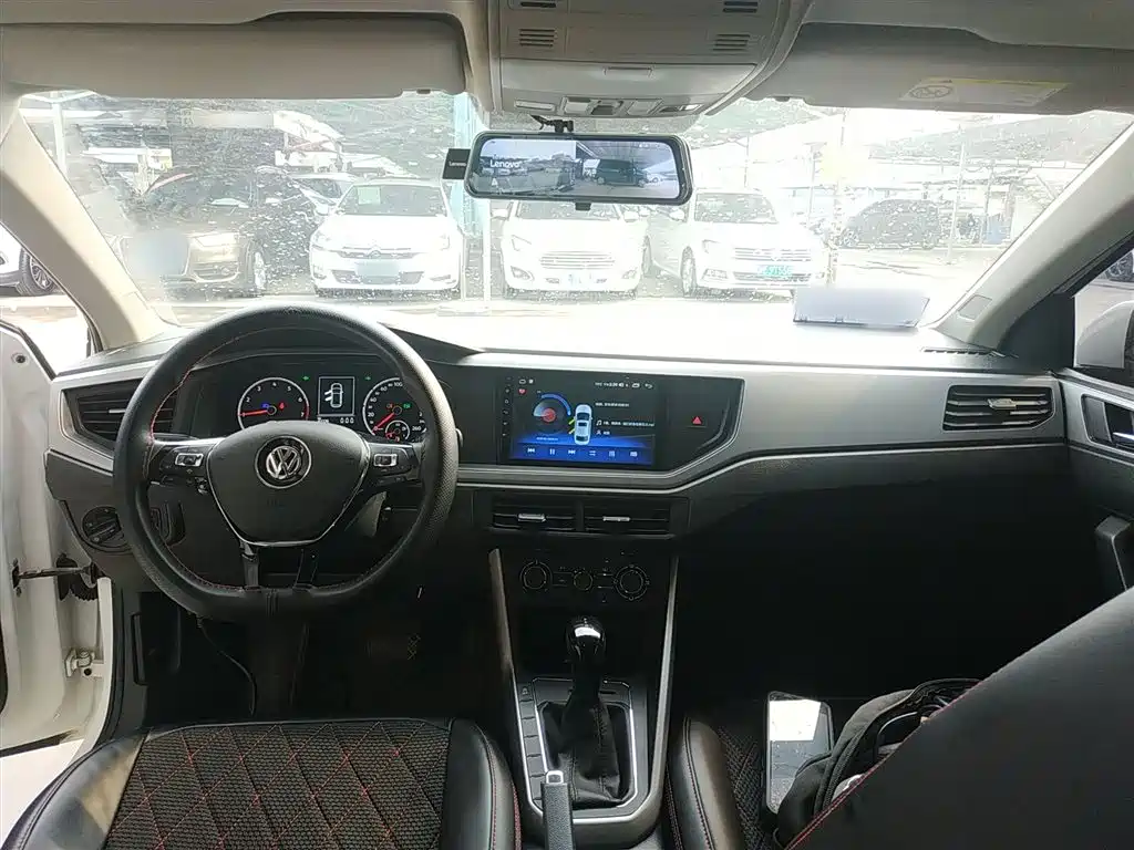 Volkswagen Polo 2019 Plus 1.5L Automatic Panorama Enjoyment Edition фото 10