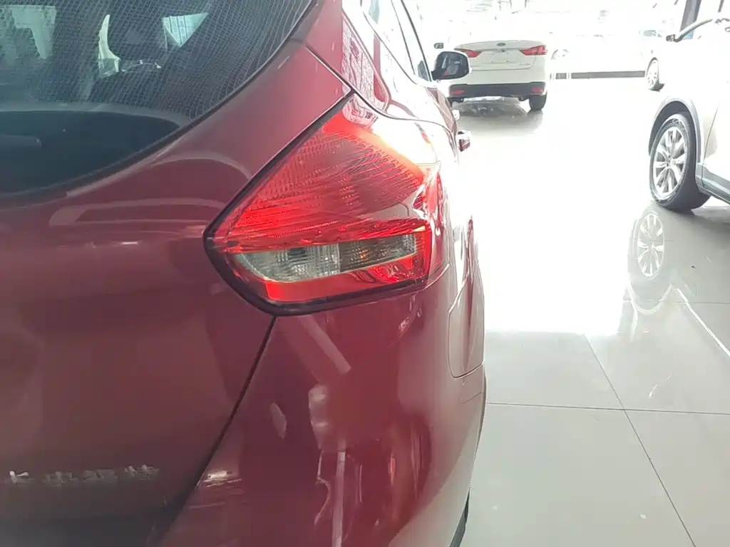 صورة 8 - Ford Focus