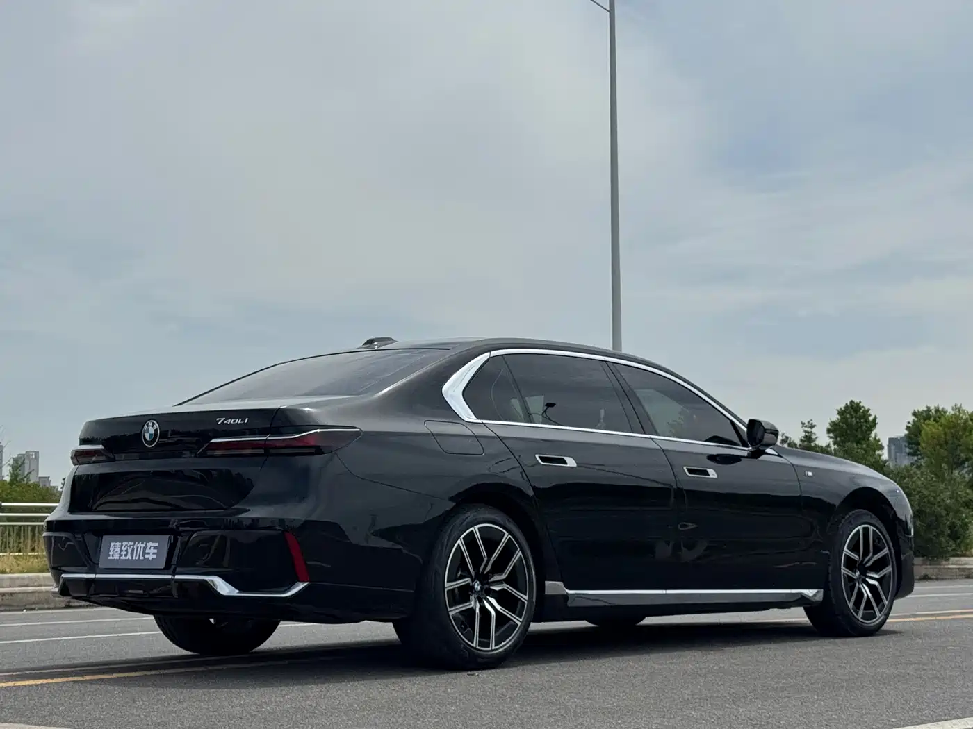 BMW 7 Series 2023 Model 735Li M Sport Package фото 8