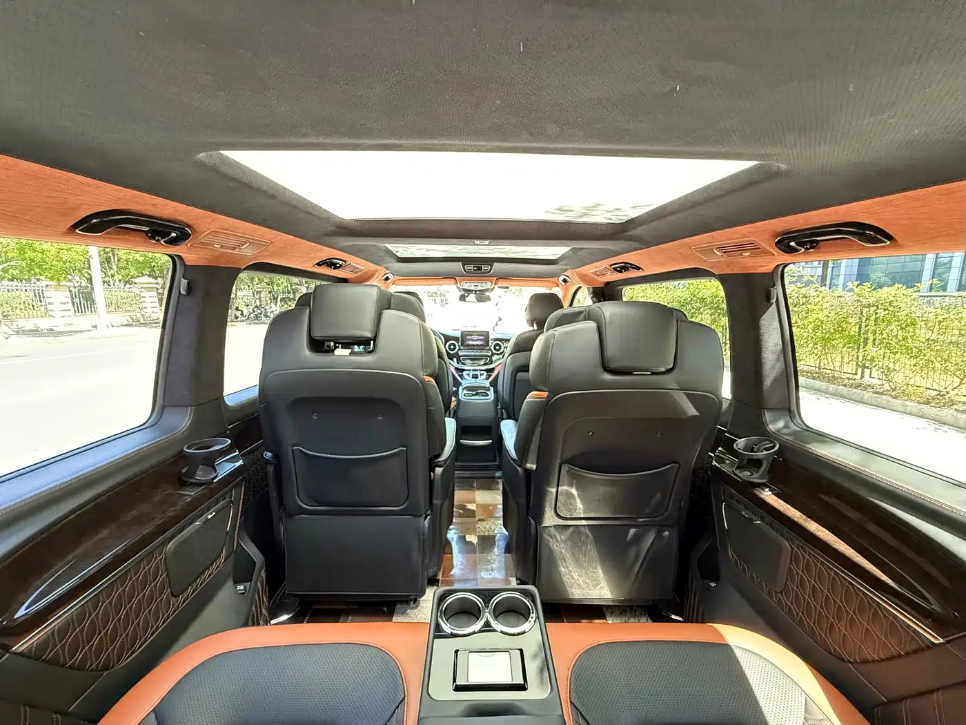 Mercedes-Benz V-Class 2017 Model V 260 L Premium Extended Edition фото 21