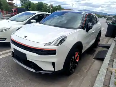 Lynk & Co 06