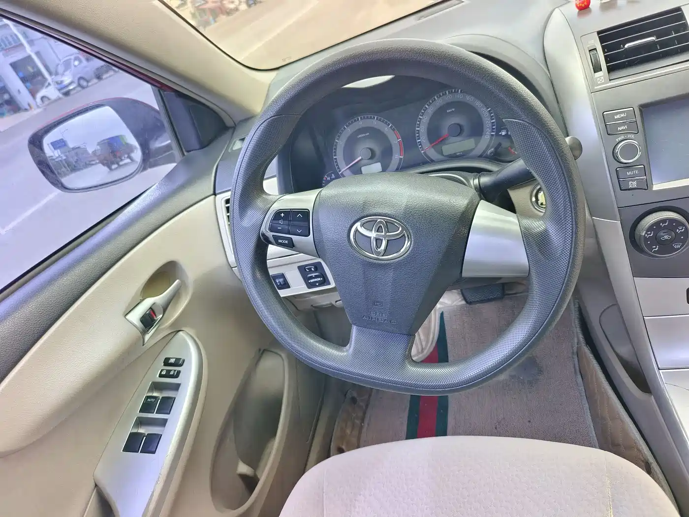 Toyota Corolla 2013 Special Edition 1.6L Automatic Cool GL фото 13
