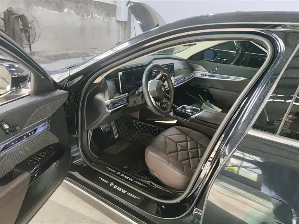 BMW 7-SERIES