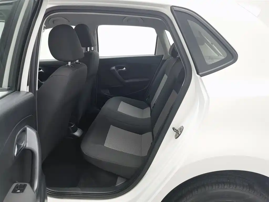 Volkswagen Polo 2016 1.4L Automatic Trend фото 15
