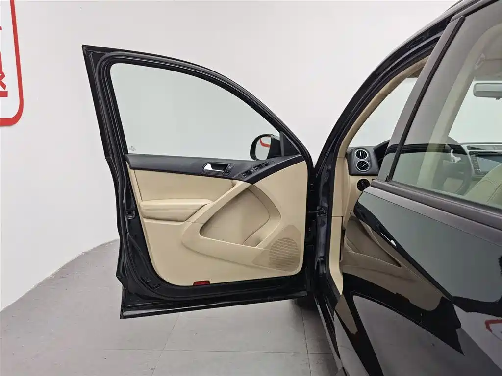 Volkswagen Tiguan 2015 1.8TSI Automatic 2WD Trendline фото 8