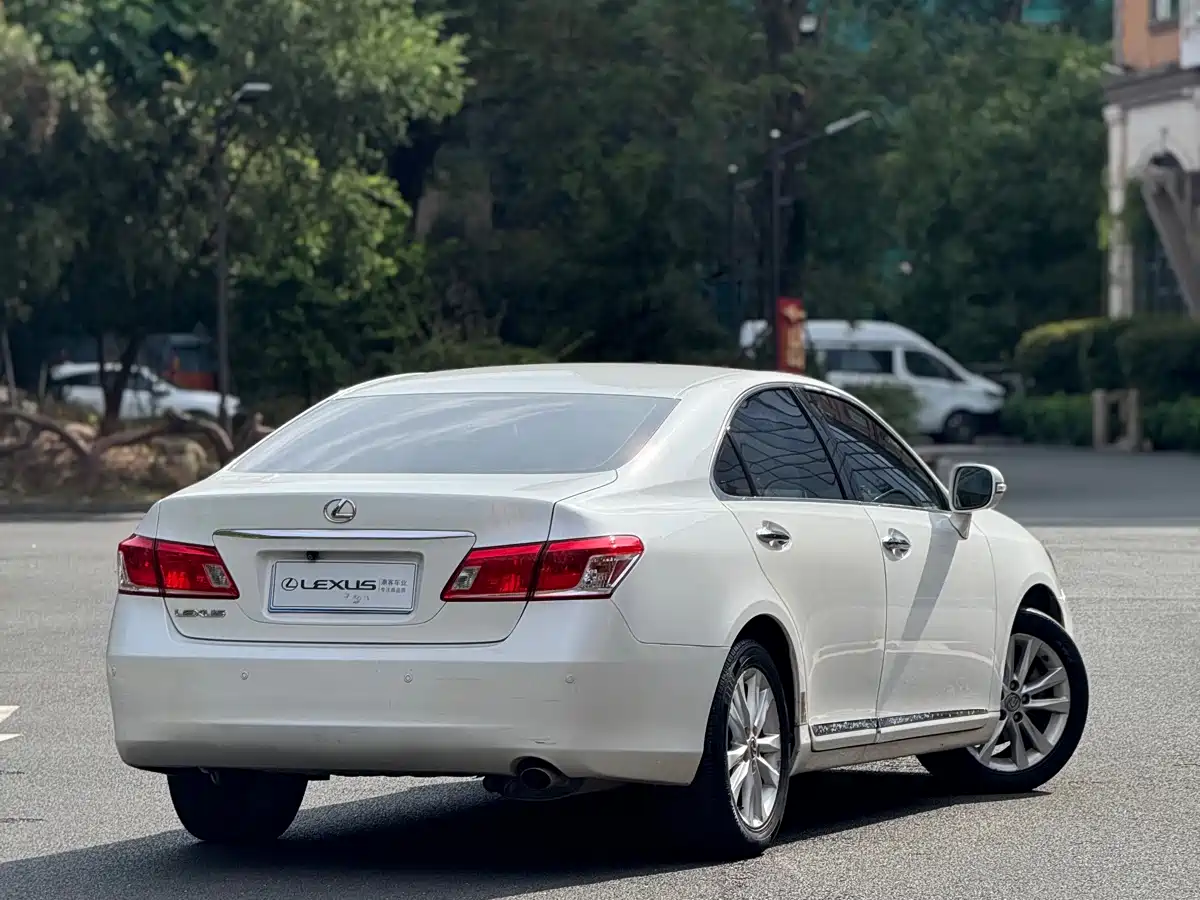 Lexus ES 2010 240 Elegance Edition фото 9