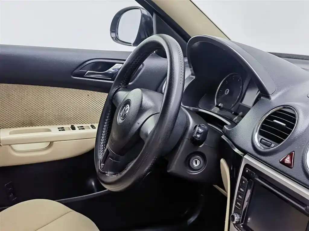 Volkswagen Lavida 2011 1.6L Automatic Leisure Edition фото 22