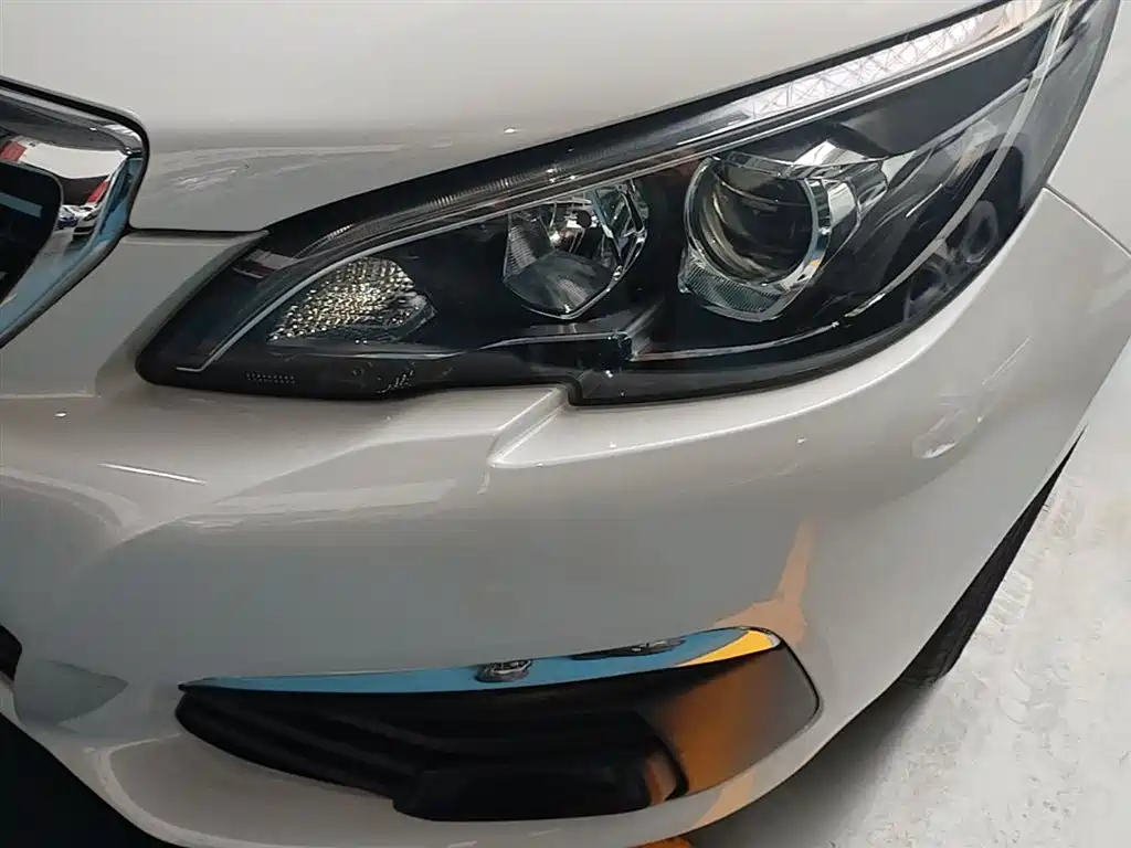 Peugeot 308 2019 230THP Automatic Luxury Edition China VI фото 24