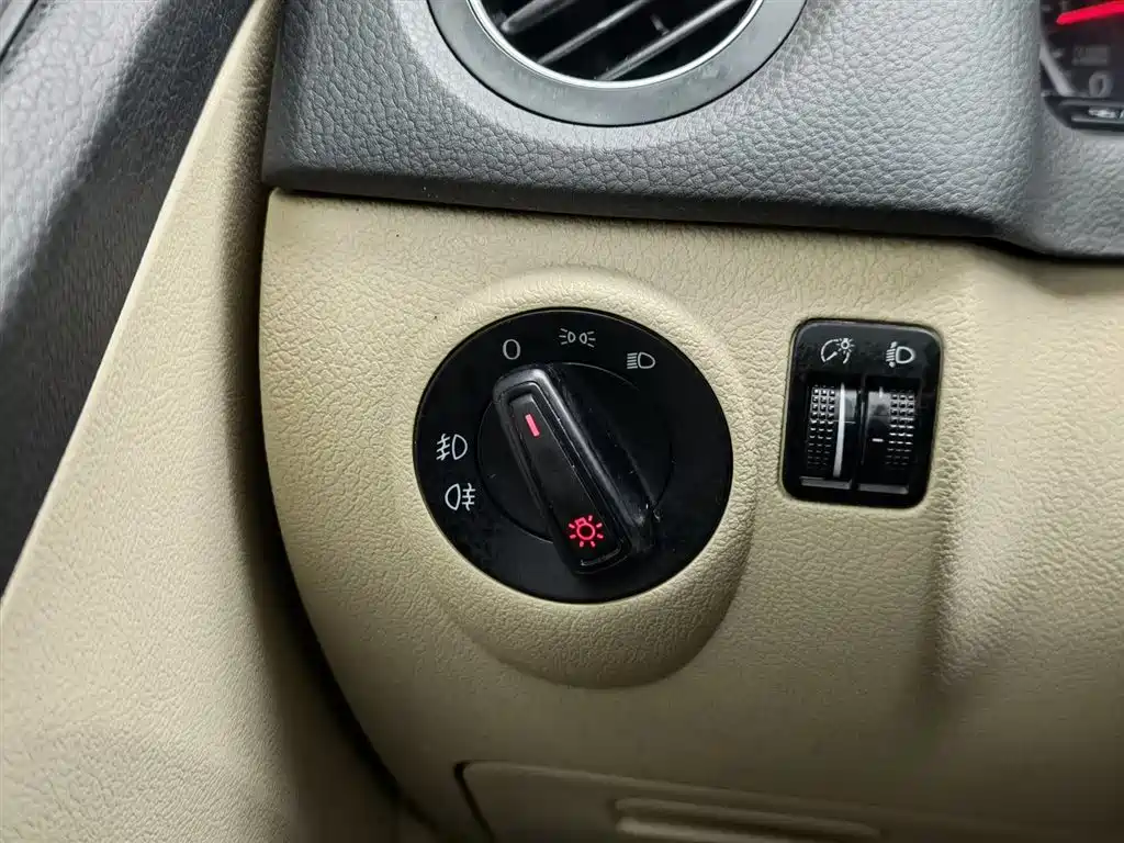 Volkswagen Tiguan 2015 1.8TSI Automatic 2WD Trendline фото 21