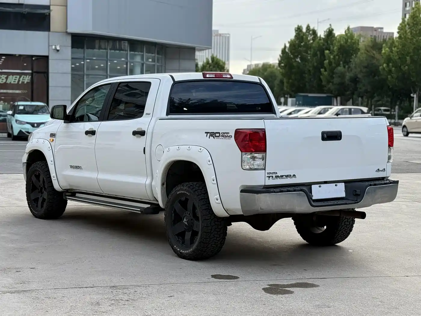 Toyota Tundra 2013 2011 5.7 Standard Model