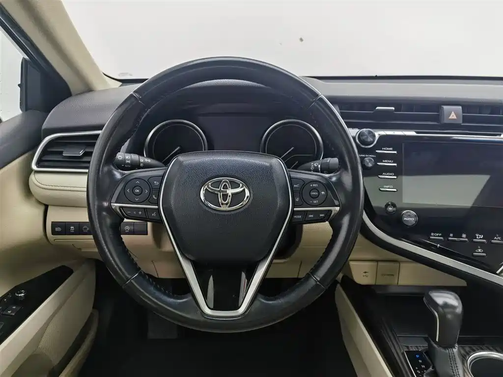 Toyota Camry 2018 2.5G Luxury Edition фото 11