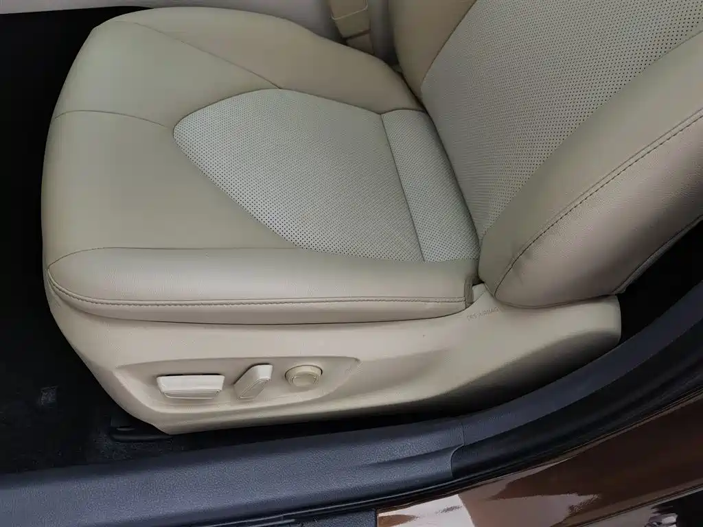 Toyota Camry 2018 2.5G Luxury Edition фото 20