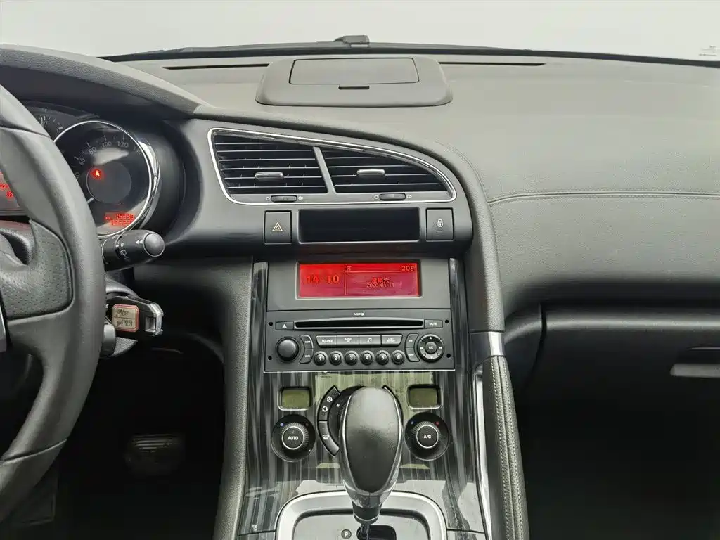 Peugeot 3008 2013 2.0L Automatic Trend Edition фото 12