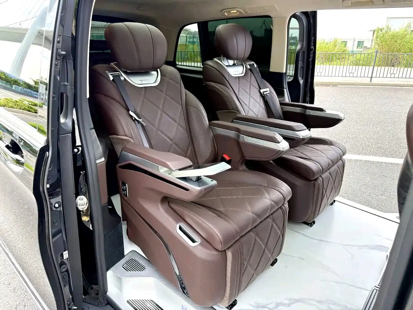 Mercedes-Benz V-Class 2025 2024 V 300 L Long Wheelbase Luxury Edition