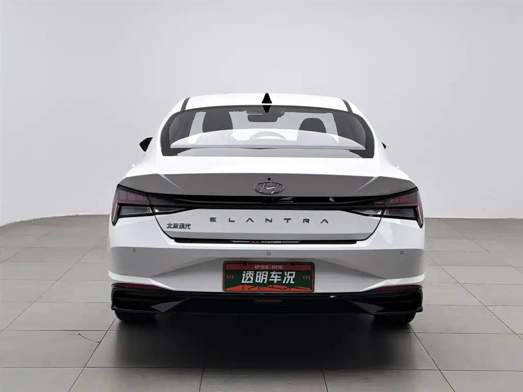 Hyundai Elantra 2022 1.5L CVT LUX Premium Edition фото 4