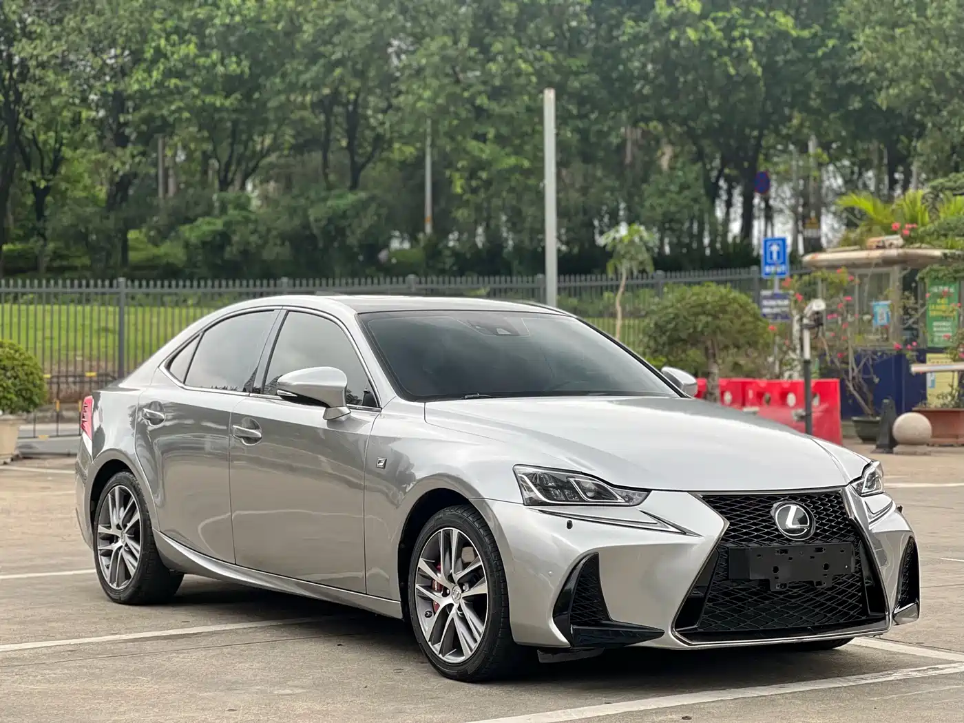 Lexus IS 2017 300 F SPORT фото 3