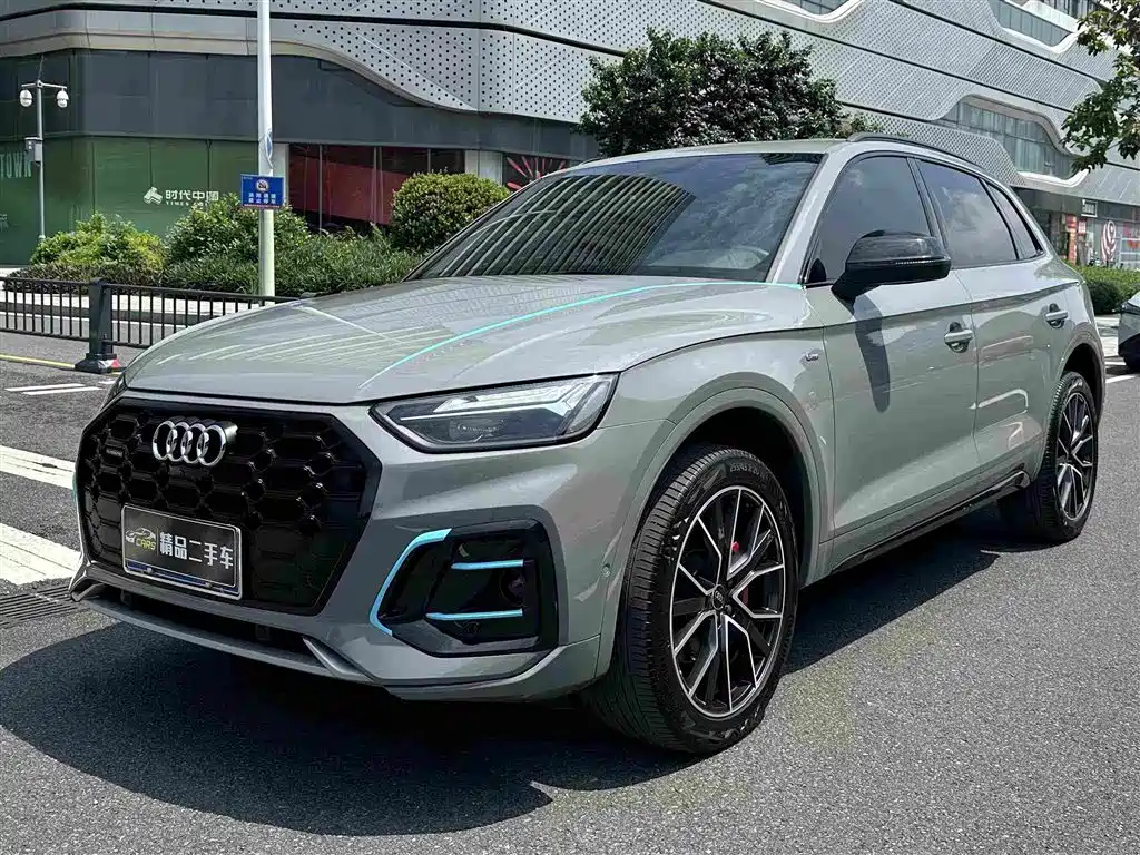 Фото 1 - Audi Q5L
