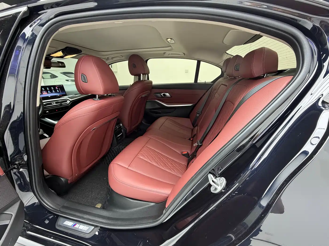 BMW 3 Series 2023 320Li M Sport Package фото 16
