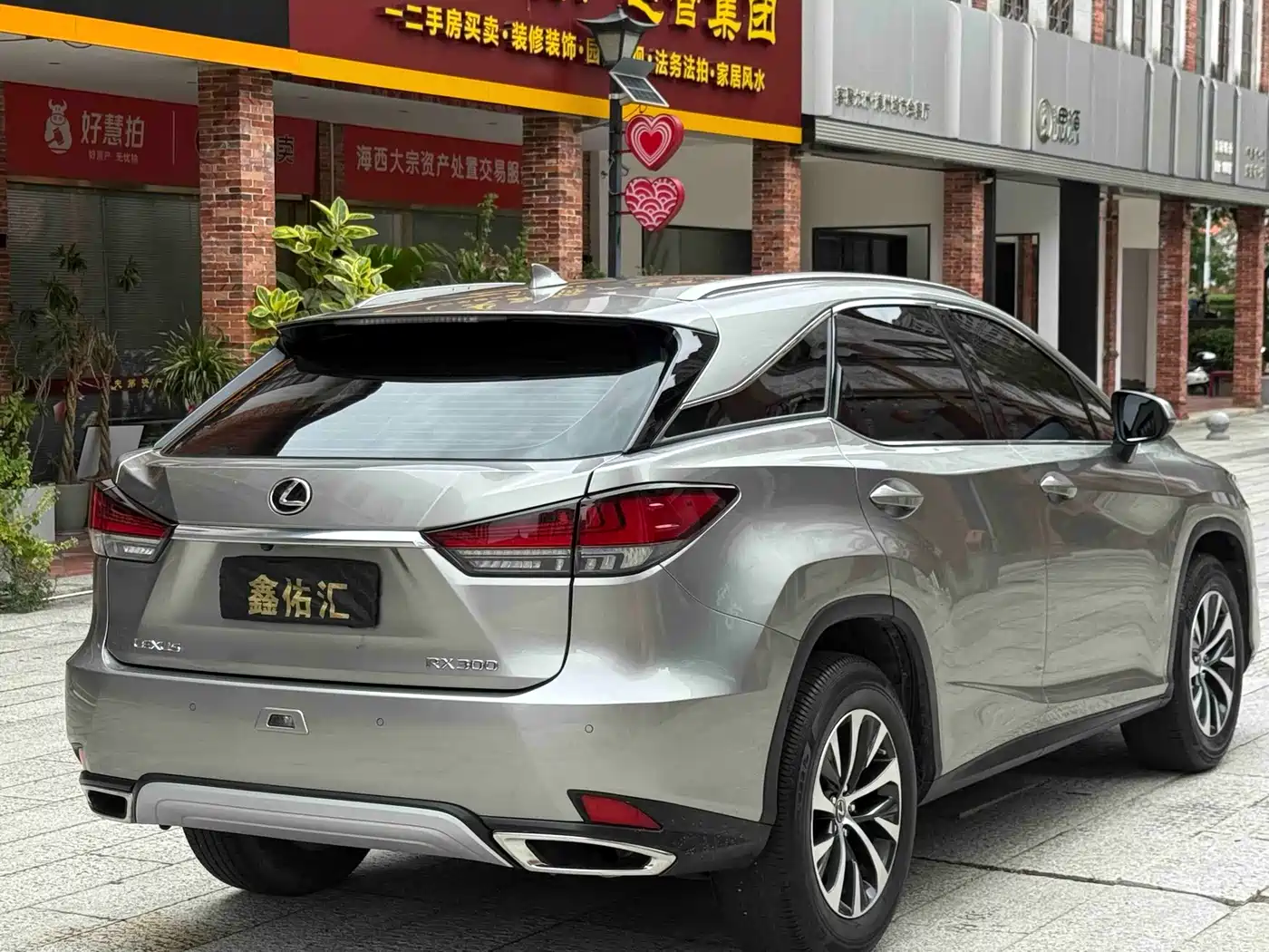 Фото 9 - Lexus RX