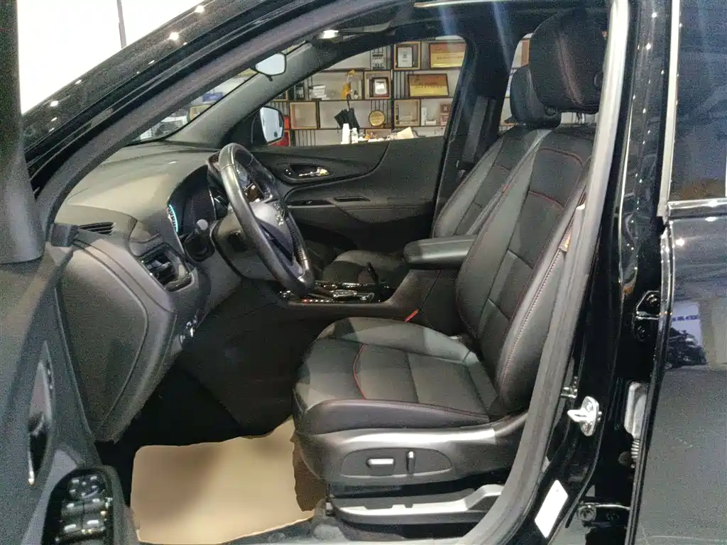 Chevrolet Equinox 2022 Mild Hybrid 550T RS 4WD Intelligent Expansion Edition фото 15