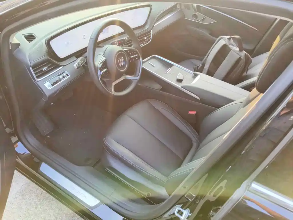Buick LaCrosse 2025 2026 Model 28T Platinum Edition
