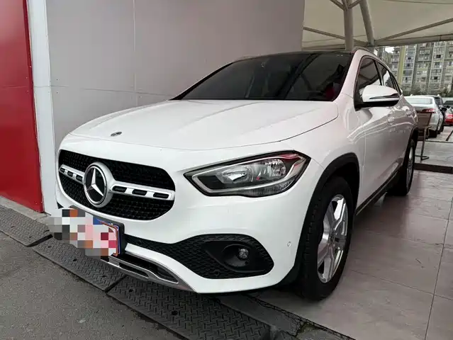 MERCEDES-BENZ GLA