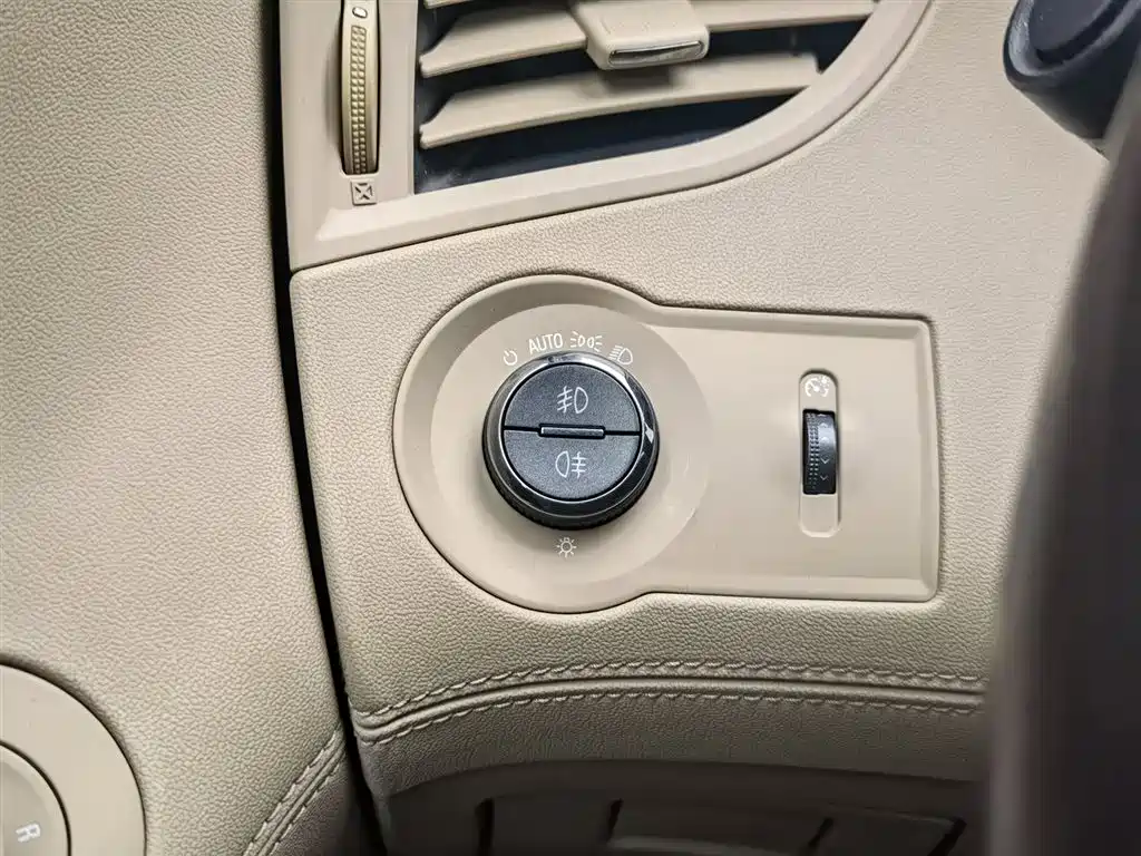 Buick LaCrosse 2011 Model 2.4L SIDI Comfort Sunroof Edition фото 21