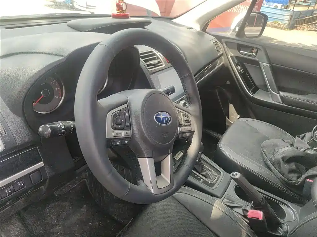 Subaru Forester 2016 2.0i Fashion Navigation Edition фото 11